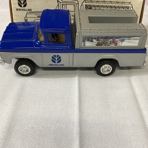 1960 4x4 Pick Up Bank 1/25 ScaleNew Holland (AW) - Picture 3 of 7